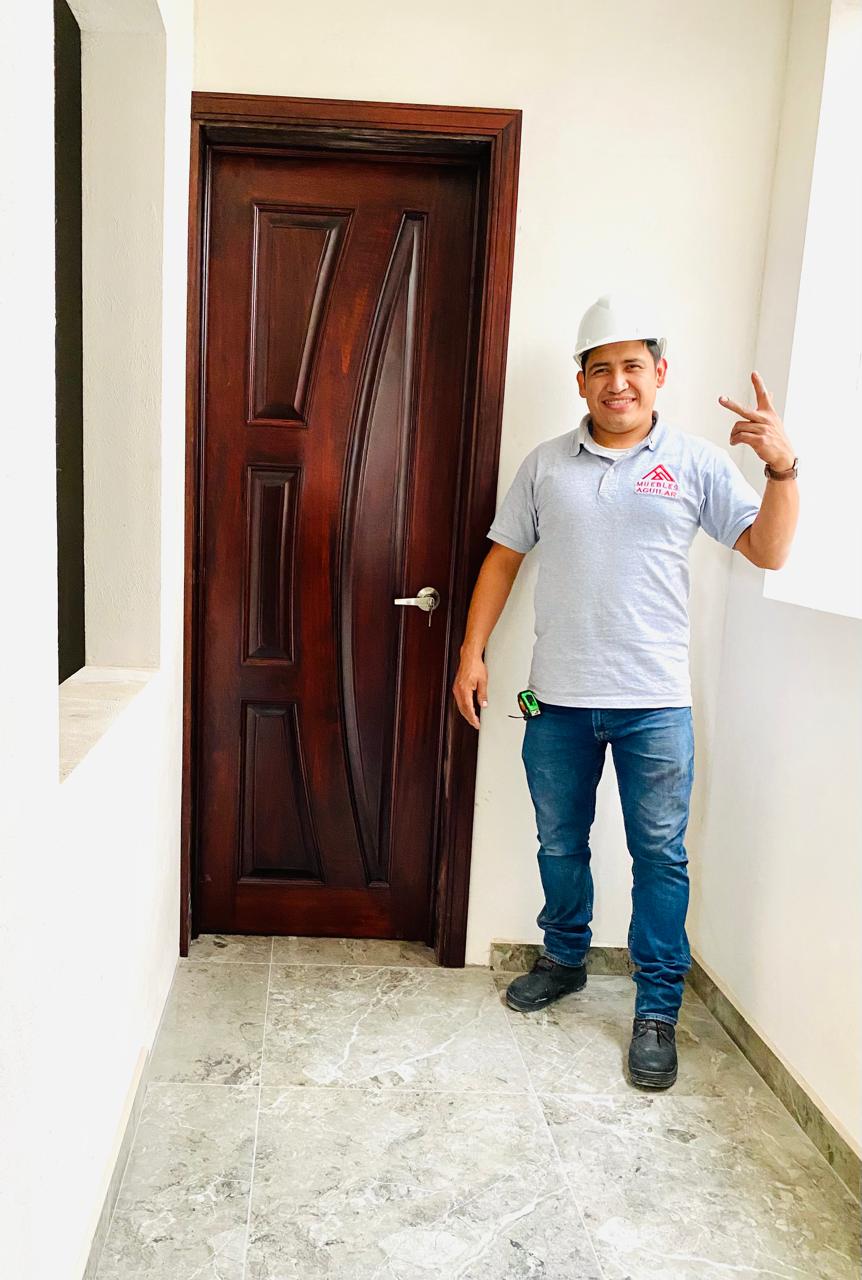 Puerta interior de madera