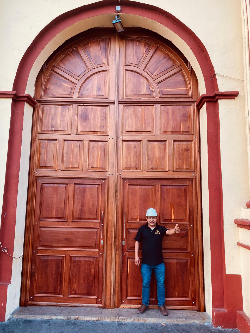 Puerta monumental para iglesia